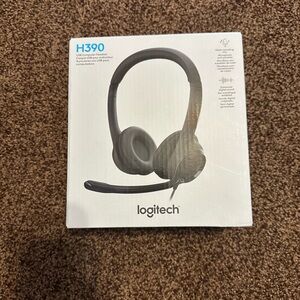 Logitech H390 USB Headset in Black